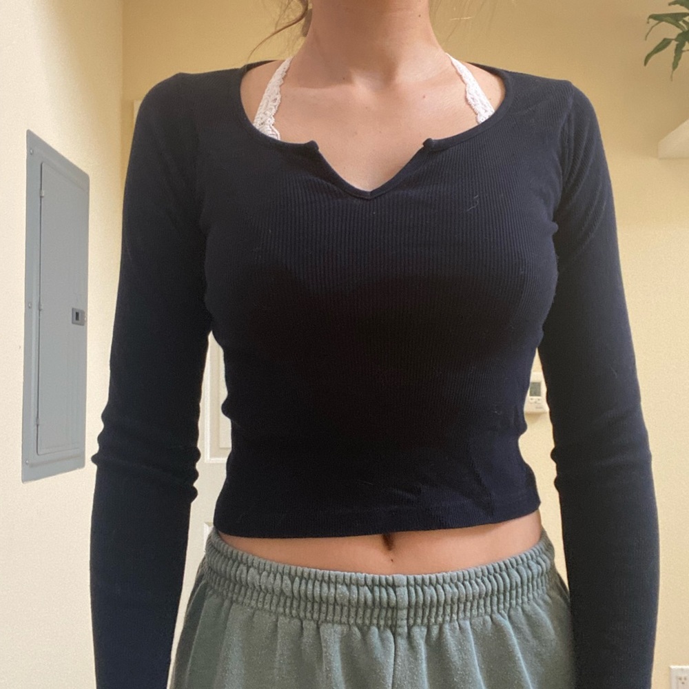 BRANDY MELVILLE LONG SLEEVE RIBBED TOP